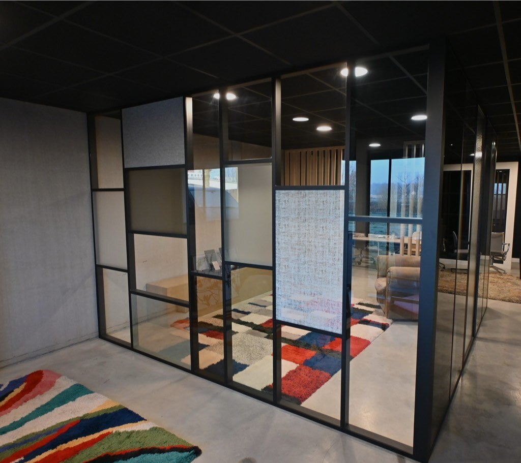 Enkele glazen wand met verschillende types glas-1024